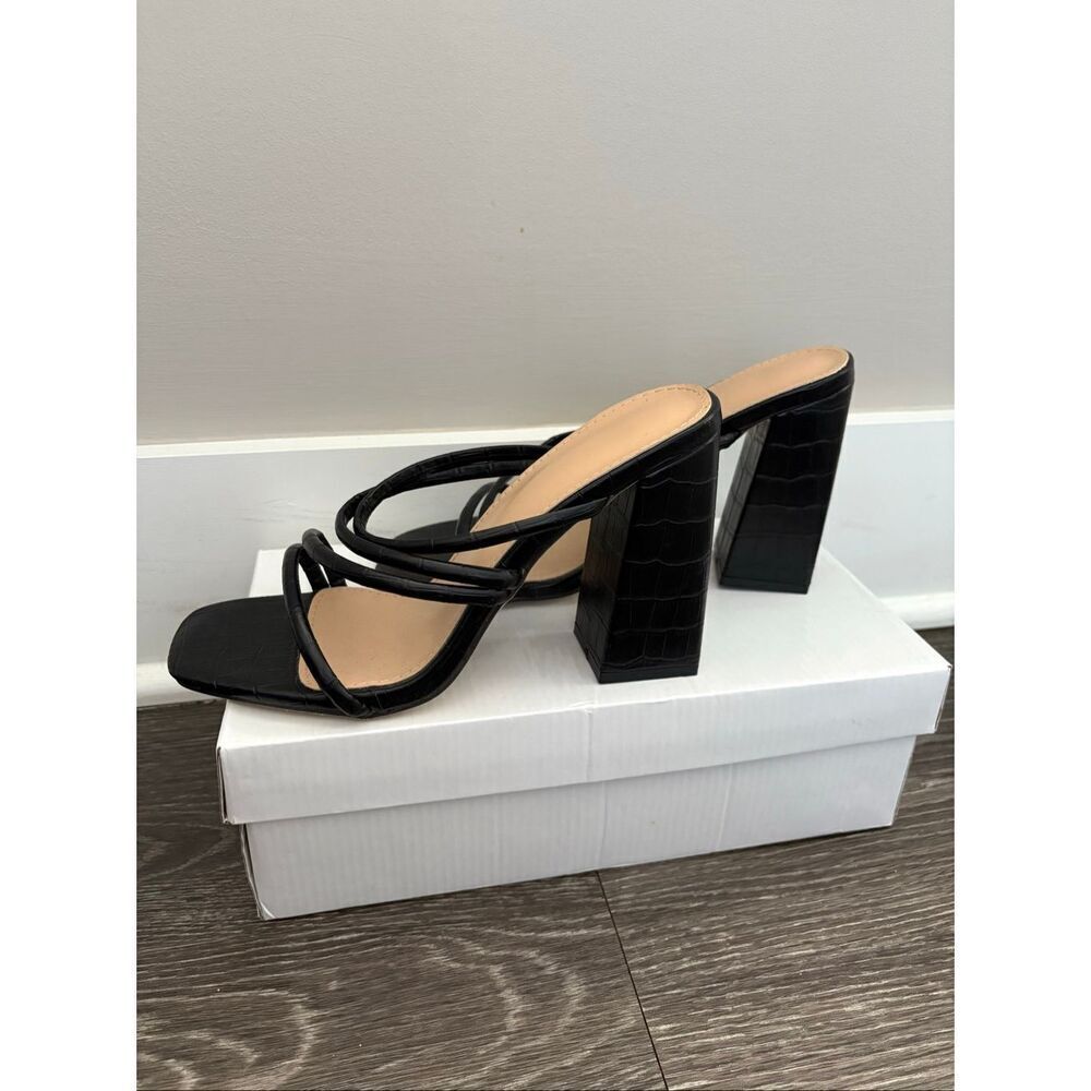 NIB Black Strappy 4.5” Heels Size 39 (8.5) - Picture 4 of 7